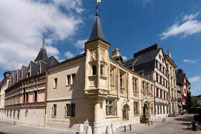De Bourgtheroulde, Autograph Collection