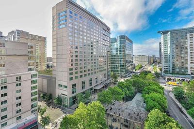 Renaissance Boston Waterfront Hotel