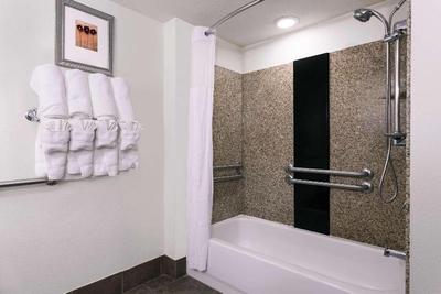 Wingate by Wyndham Athens Near Downtown