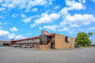 Super 8 by Wyndham Perrysburg