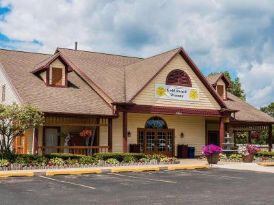 Econo Lodge & Suites Downtown