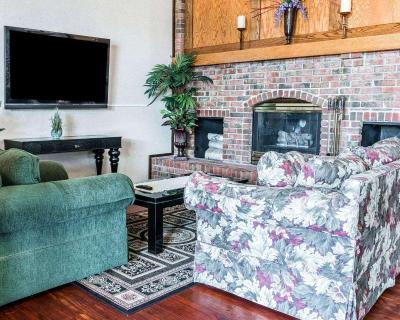 Econo Lodge & Suites Downtown