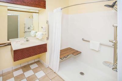 Halsted Inn and Suites Harvey - Chicago Southland
