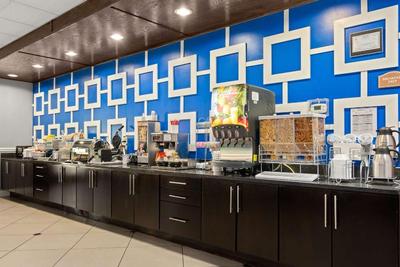 Portland Inn & Suites