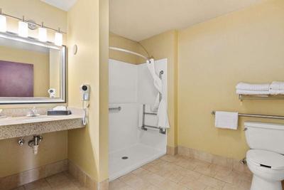 Portland Inn & Suites