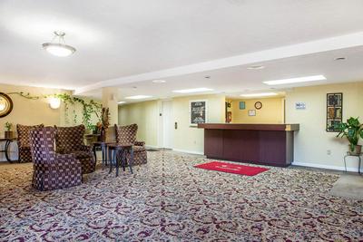 Econo Lodge Inn & Suites Groton
