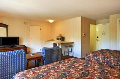 Econo Lodge Inn & Suites Groton