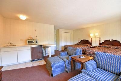 Econo Lodge Inn & Suites Groton