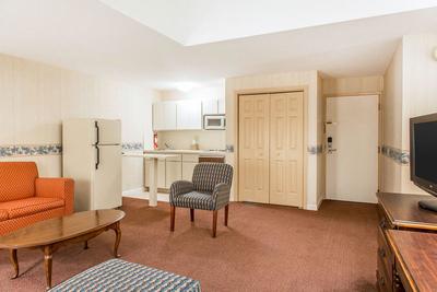 Econo Lodge Inn & Suites Groton