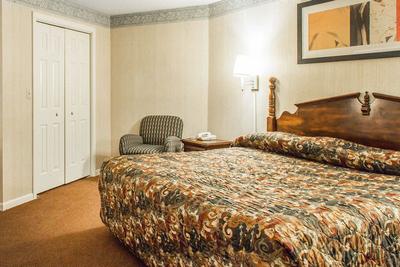 Econo Lodge Inn & Suites Groton
