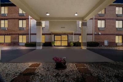 Comfort Inn & Suites near Tinley Park Amphitheater