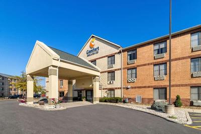 Comfort Inn & Suites near Tinley Park Amphitheater