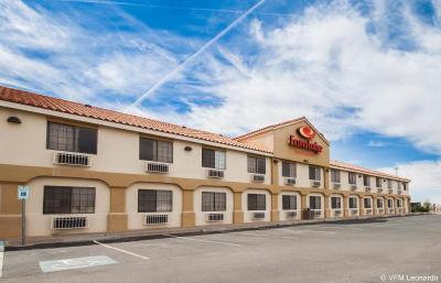 Econo Lodge Inn & Suites