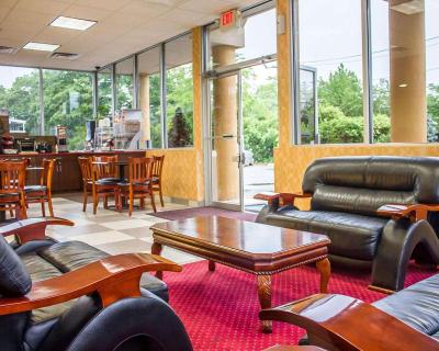 Rodeway Inn MacArthur Airport