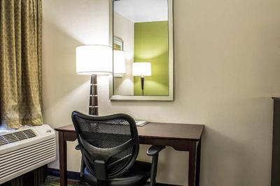 Econo Lodge Ankeny- Des Moines