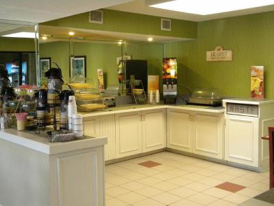 Rodaway Inn At Fort Lee