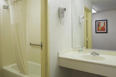 Rodaway Inn At Fort Lee
