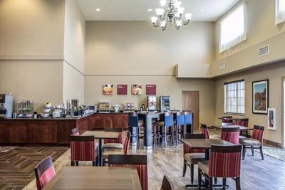Comfort Suites Delavan - Lake Geneva Area