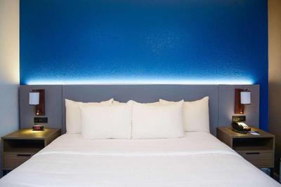 Comfort Inn & Suites Moreno Valley Near March Air