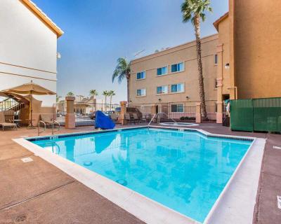 Comfort Inn & Suites Moreno Valley Near March Air