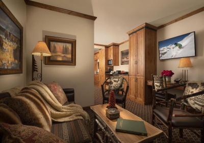 The Parkway Inn