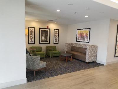 Holiday Inn Express and Suites Dinuba West