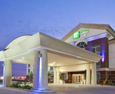 Holiday Inn Express and Suites Dinuba West