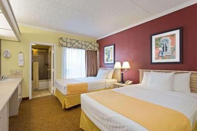 Baymont by Wyndham Tampa Near Busch Gardens