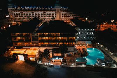 Adella Side Hotel