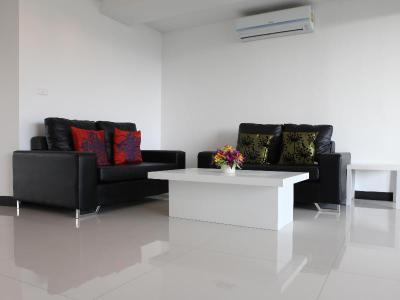 Lae Lay Suites