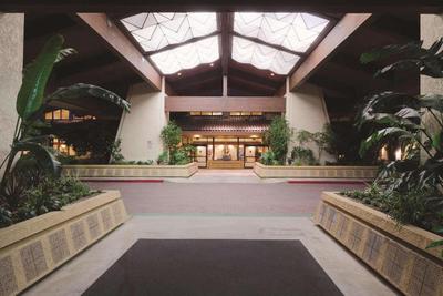 DoubleTree by Hilton Hotel Bakersfield