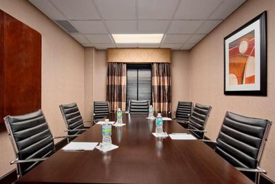 Hampton Inn & Suites Detroit/Airport-Romulus