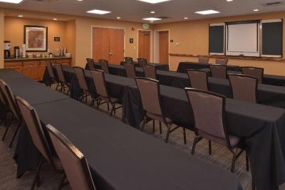 Hampton Inn & Suites Bakersfield North Airport