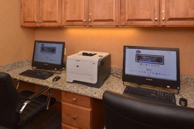 Hampton Inn & Suites Bakersfield North Airport