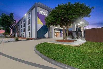 Spark by Hilton Grand Prairie
