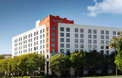 Hotel Zessa Santa Ana - a DoubleTree by Hilton