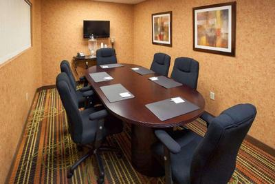 Hampton Inn & Suites Cleveland-Southeast/Streetsbo