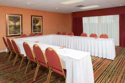 Hampton Inn & Suites Cleveland-Southeast/Streetsbo