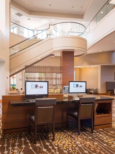 Hilton Phoenix Airport