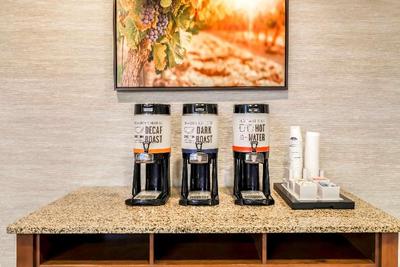 Hampton Inn & Suites Windsor - Sonoma Wine Country