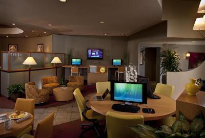 DoubleTree Suites by Hilton Hotel Phoenix