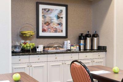 Hampton Inn & Suites Hartford-Manchester