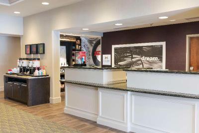 Hampton Inn & Suites Hartford-Manchester