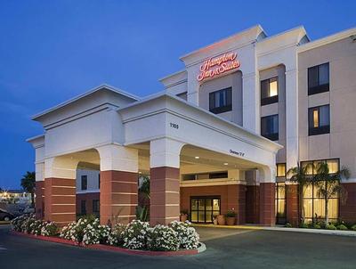 Hampton Inn & Suites Tulare