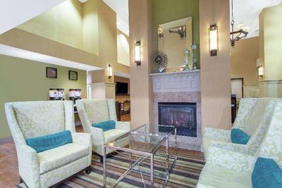 Hampton Inn & Suites Albany Airport