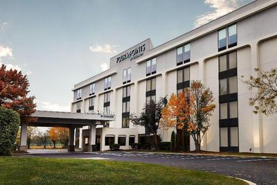 Four Points by Sheraton Chicago Westchester Oak