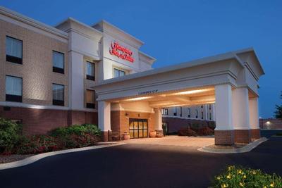 Hampton Inn & Suites Chicago St. Charles