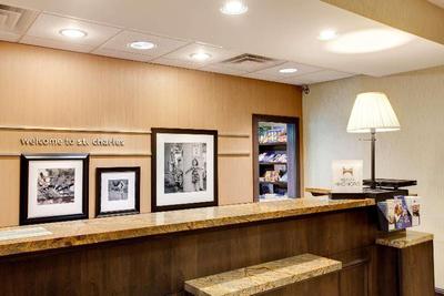 Hampton Inn & Suites Chicago St. Charles