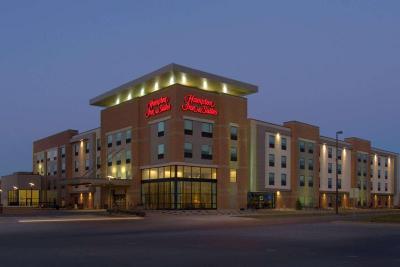 Hampton Inn & Suites Omaha-Downtown