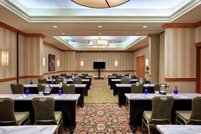Hilton Suites Chicago/Oak Brook